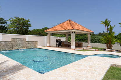 CASA CON PISCINA + $50,000